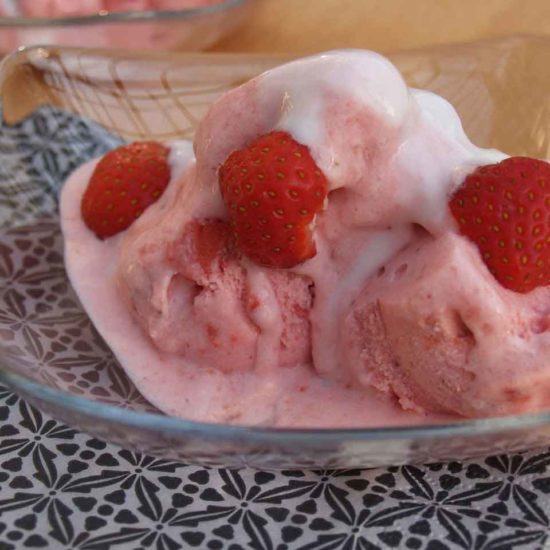 aardbeien yoghurt ijs